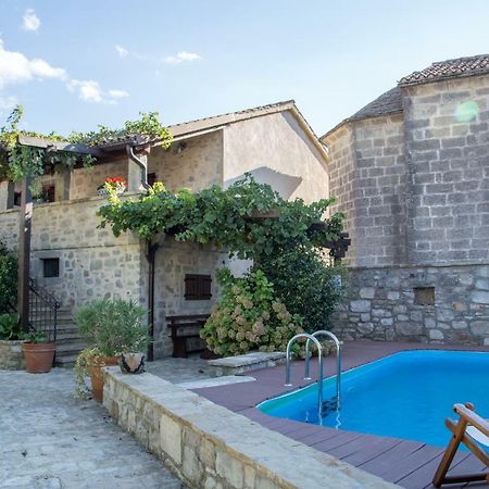 Holiday Homes Poli Svetega Antona Gračišće Esterno foto