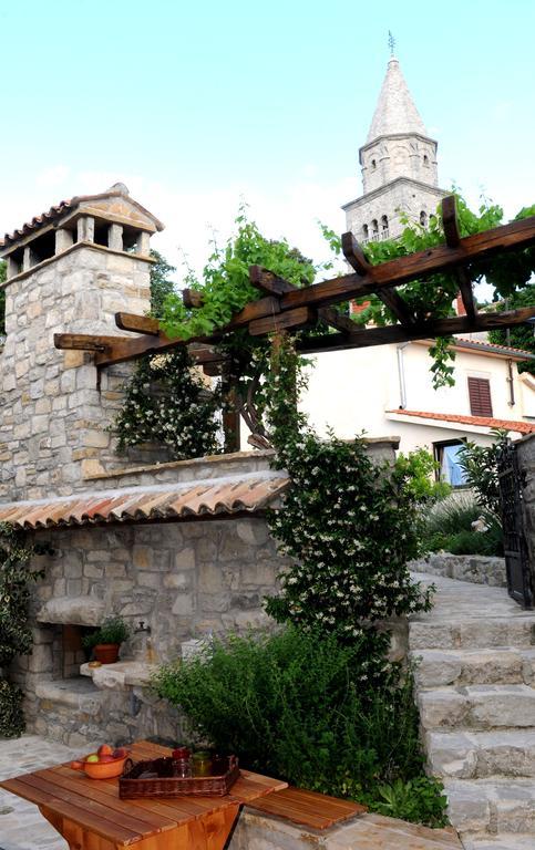 Holiday Homes Poli Svetega Antona Gračišće Esterno foto