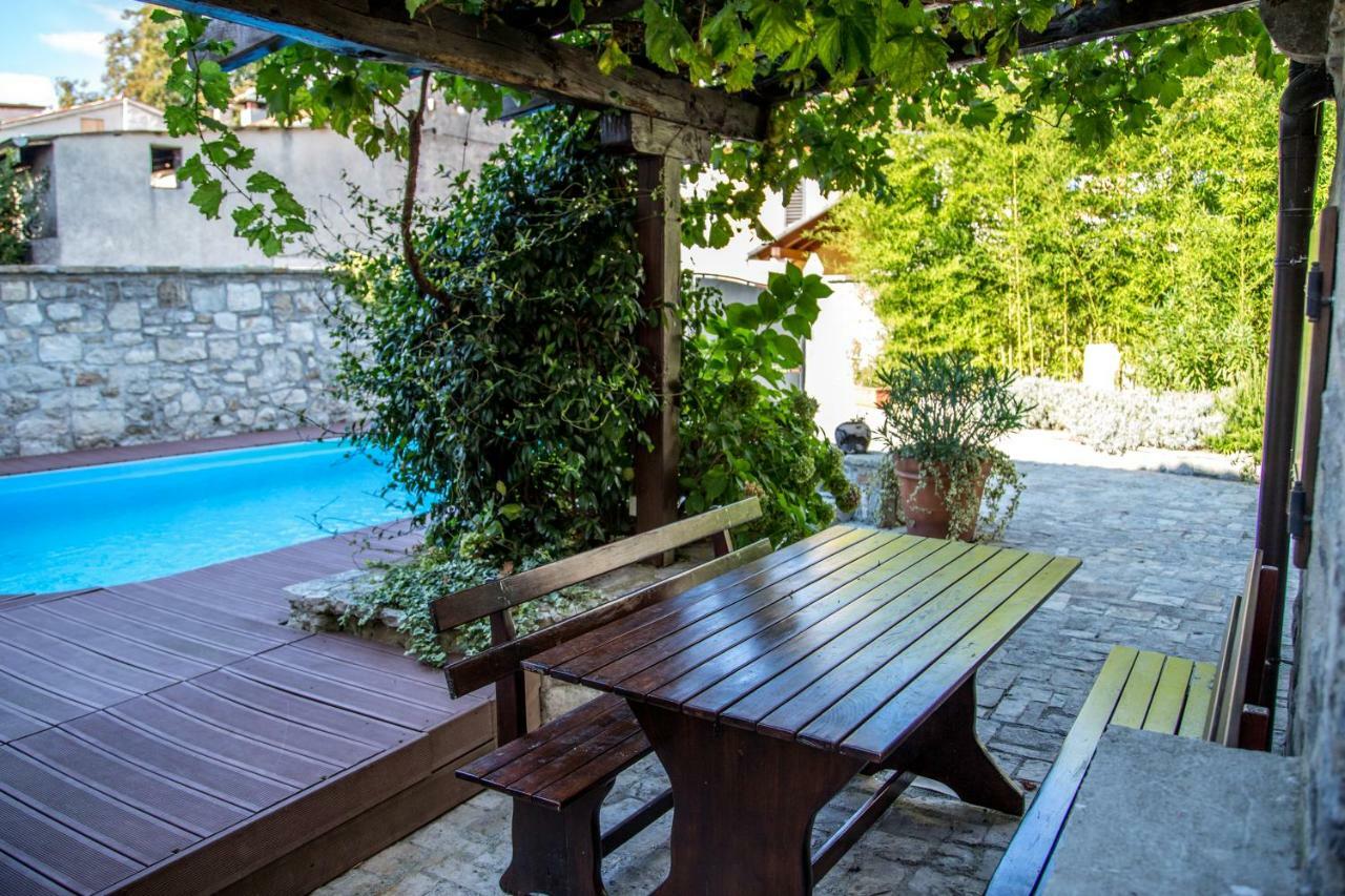 Holiday Homes Poli Svetega Antona Gračišće Esterno foto