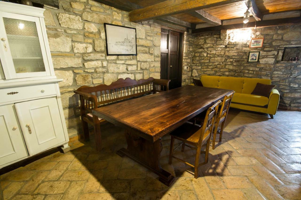 Holiday Homes Poli Svetega Antona Gračišće Esterno foto