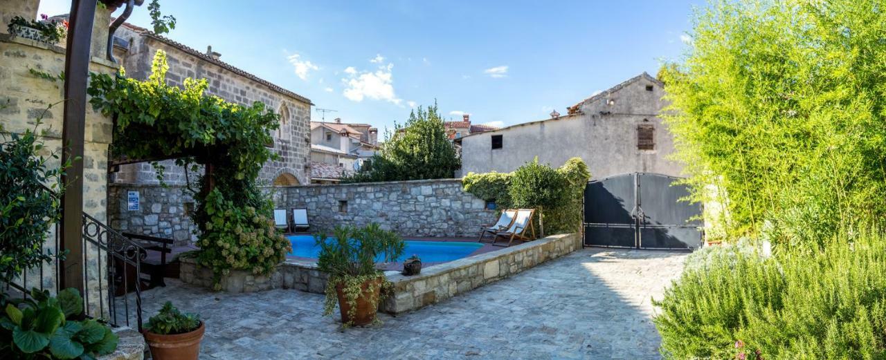 Holiday Homes Poli Svetega Antona Gračišće Esterno foto