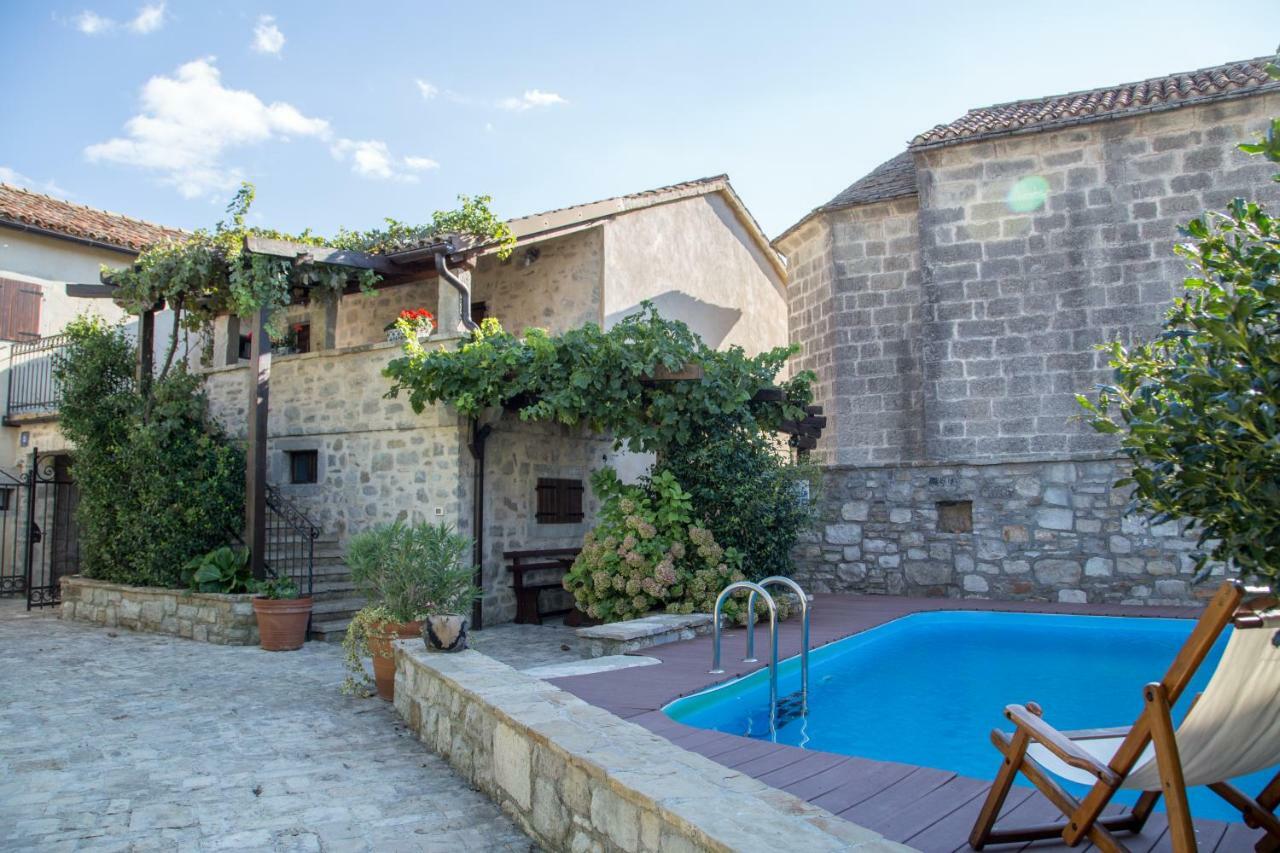 Holiday Homes Poli Svetega Antona Gračišće Esterno foto