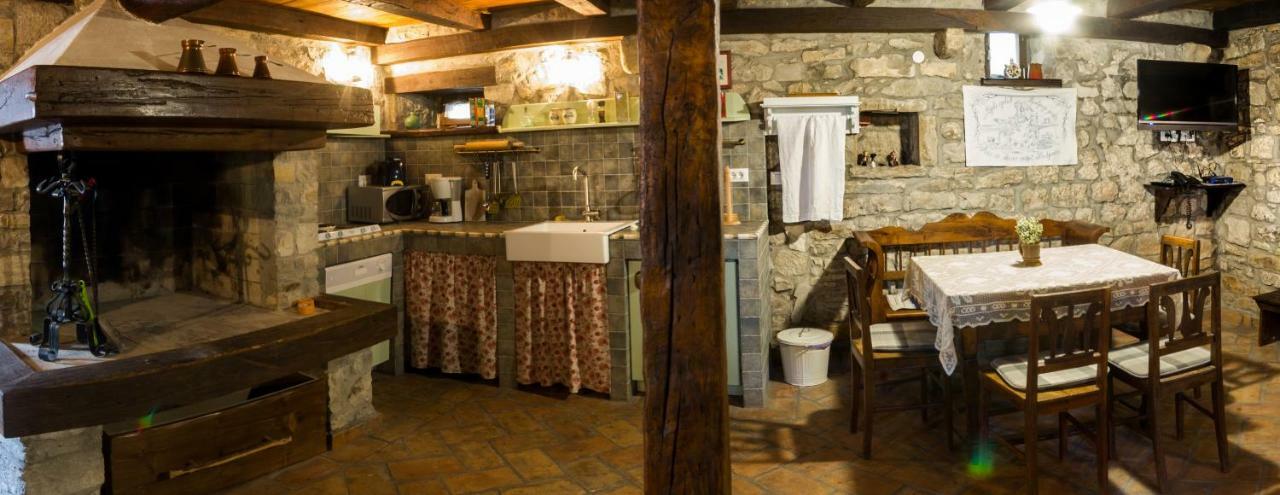 Holiday Homes Poli Svetega Antona Gračišće Esterno foto