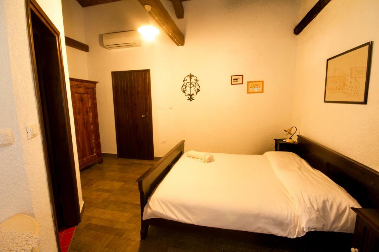 Holiday Homes Poli Svetega Antona Gračišće Esterno foto