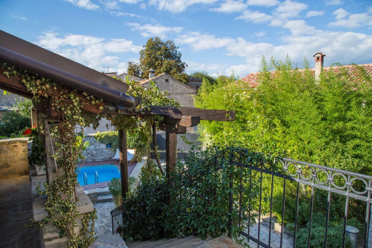 Holiday Homes Poli Svetega Antona Gračišće Esterno foto